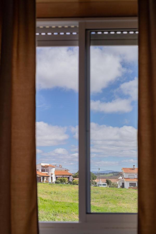 White Beach House Praia da Lourinha Экстерьер фото
